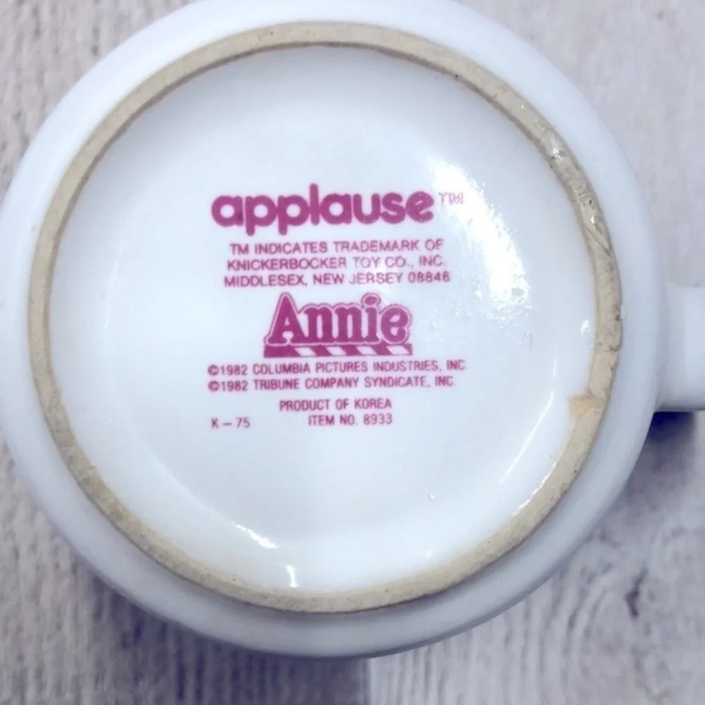 Annie leaping lizards vintage mug